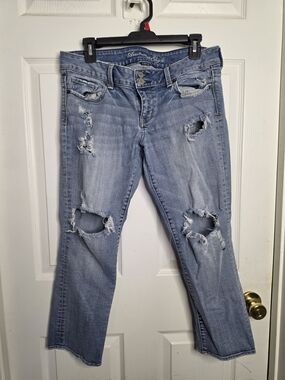American Eagle Outfitters Light Blue Distressed Boyfriend Jeans